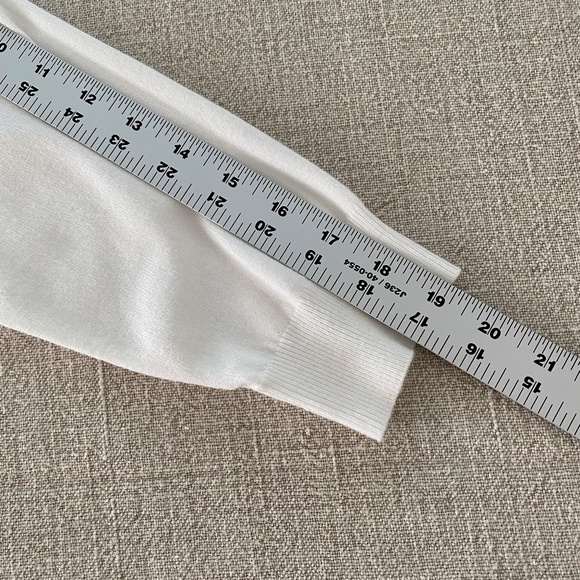 Milano V Neck Lightweight Sweater in White - Size XL - Picture 5 of 7